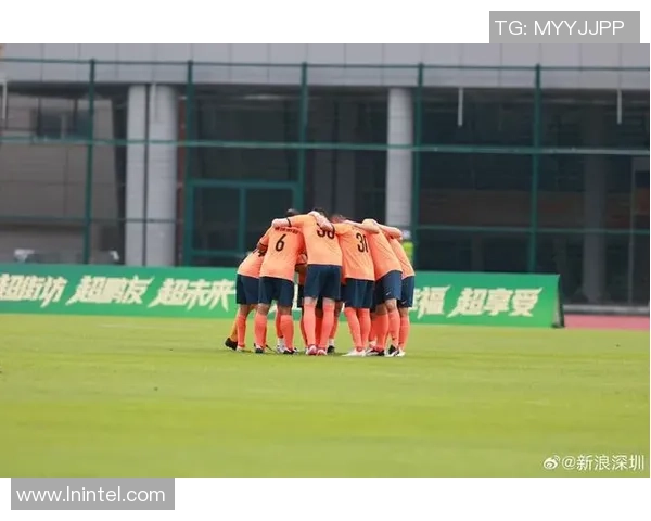 深圳足球队灵活战术解析与球队发展新动向探讨